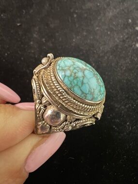 925 STERLING SILVER VINTAGE TURQUOISE POISON RING.  LARGE AND CHUNKY